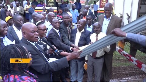 Busoga iron sheets - 11 Districts in Busoga receive over 900 iron sheets from OPM leaders