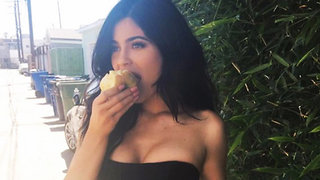 Kylie Jenner Spends INSANE Amount Of Money on POSTMATES!