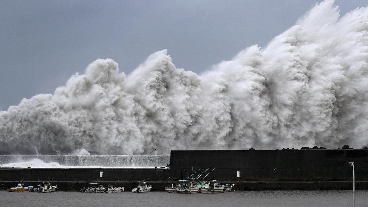 Typhoon Jebi hits Japan