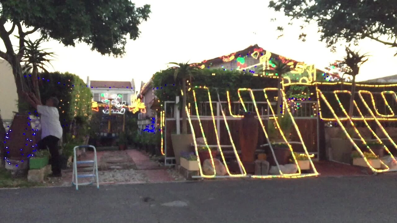 South Africa - Cape Town - Ottery Christmas lights (Video) (7x5)