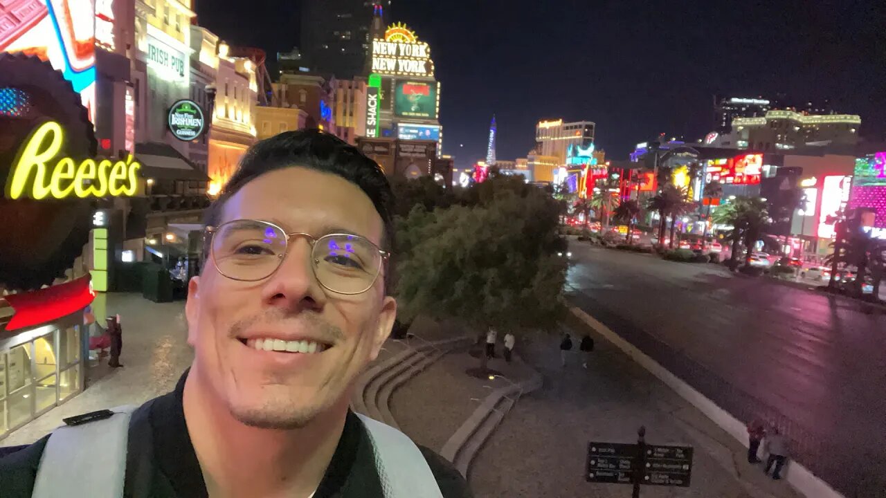 Vegas Must Try is live! 🔴 Live From the Strip - Finally Cold 🎰