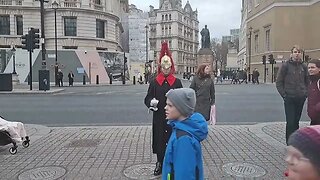 Female kings guard shouts at tourist two times make way #thekingsguard