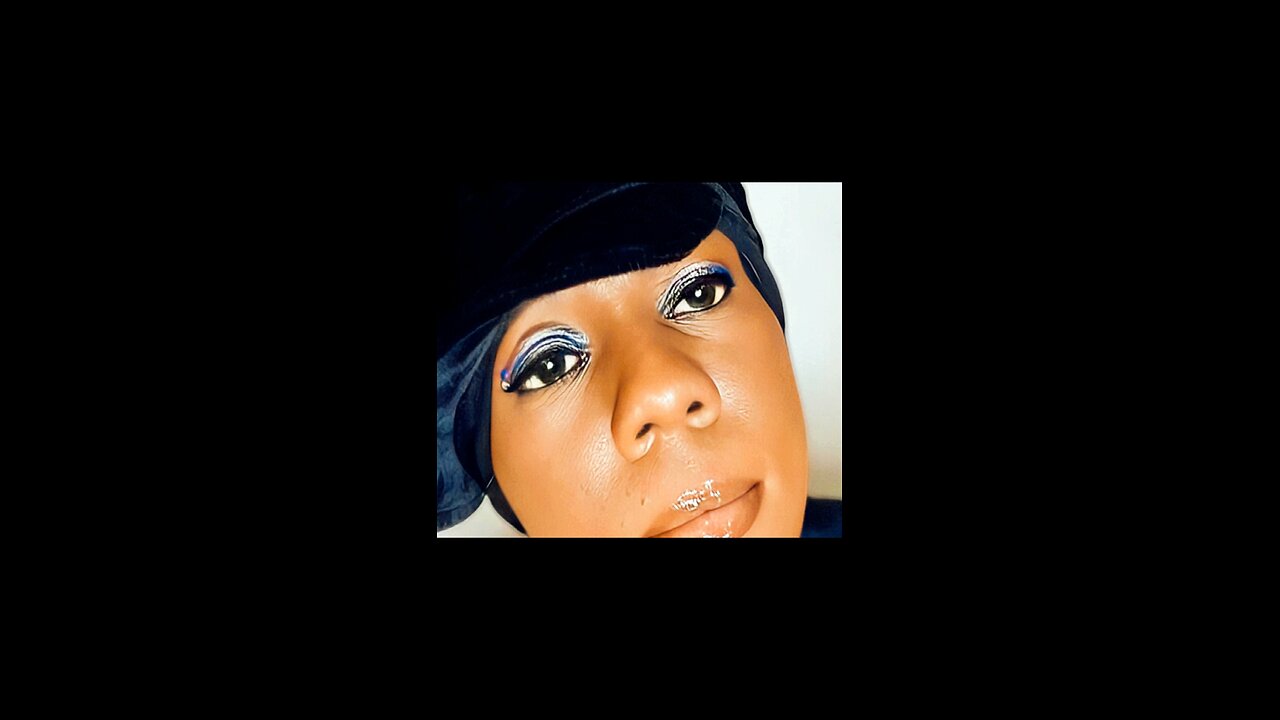 Eva BrownBee Hoe Detective 🕵🏾...Hugs and Kisses 😘 Happy New Year 🎊🕛