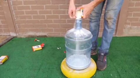 Experiment Giant Coca Cola Balloon VS Mentos-4