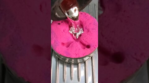 Pouring Molten Metal into Kinetic Sand #kineticsand #fyp #experiment #amazing