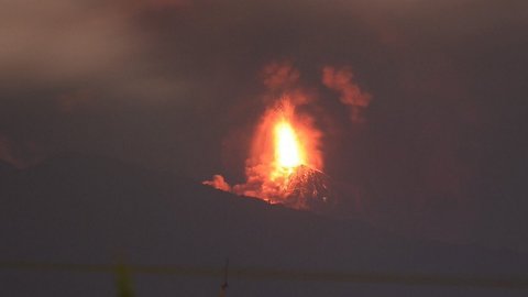 Thousands In Guatemala Flee As Fuego Volcano Erupts