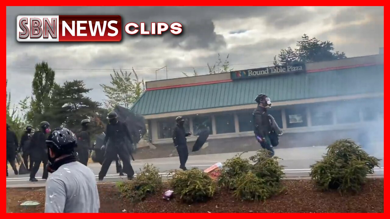 ANTIFA Retreat Following Failed Attack on Portland Rally - 3244