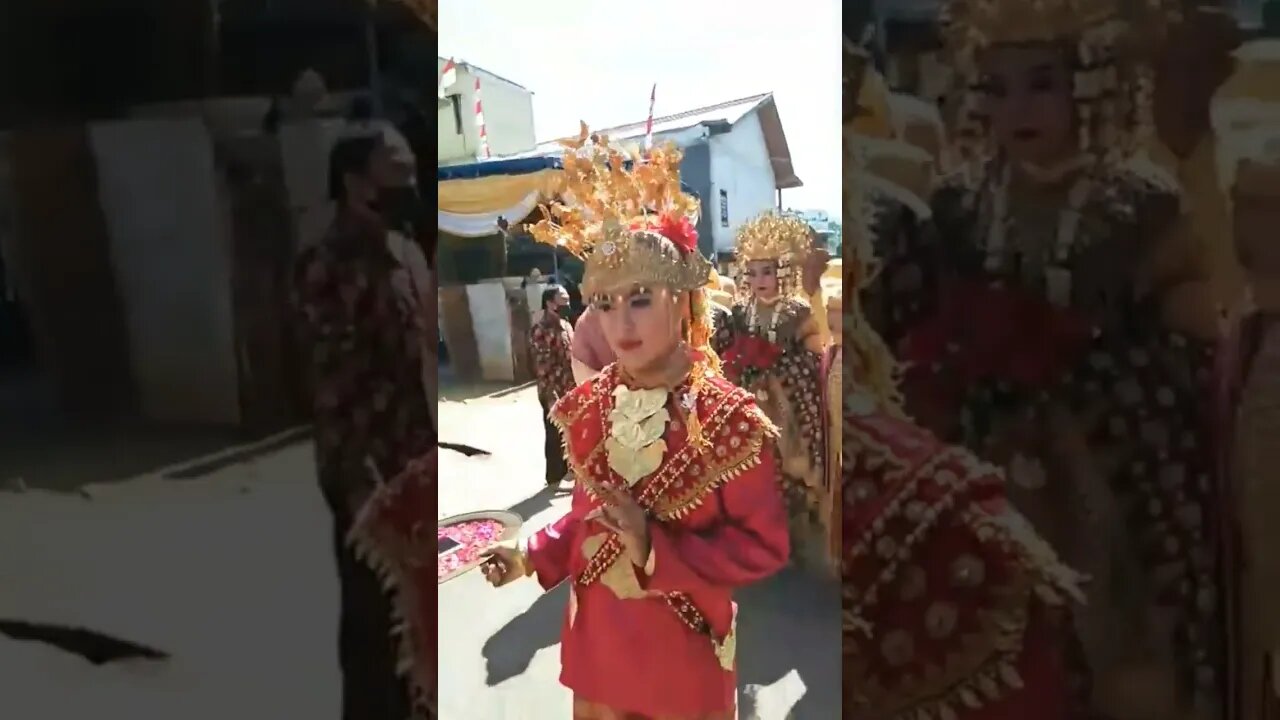 Mewah. !! Pengantin Berpakaian Kebesaran Songket Jubah Palembang. menuju Pelaminan.