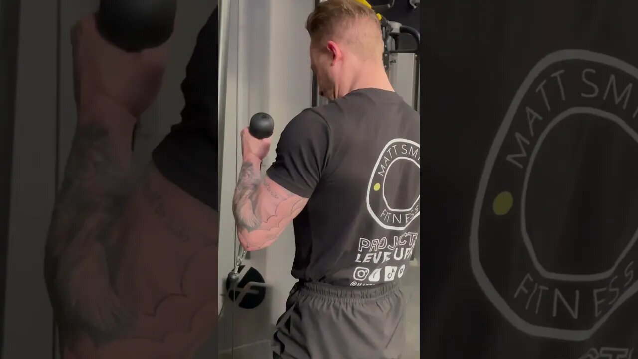 HAVE YOUR TRIED THIS EXERCISE TO GET BIGGER ARMS? #viral #gym #youtuber #youtubeshorts