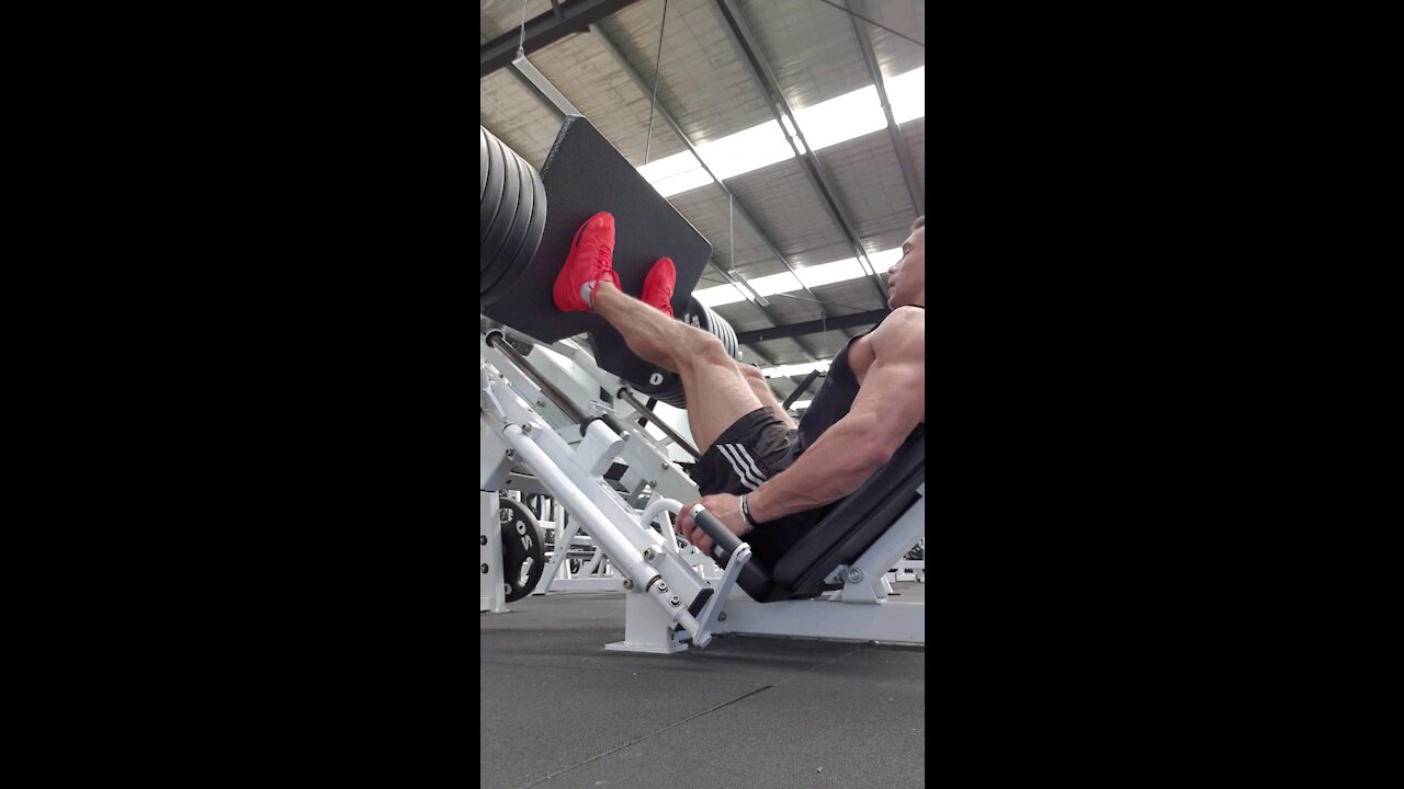 Leg Day @nitro_gym_bayside Crazy 6 plate drop set on the leg press