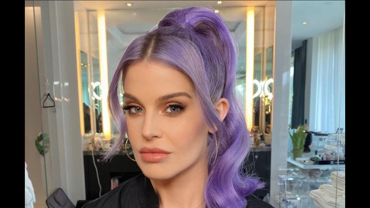 Kelly Osbourne denies having plastic surgery