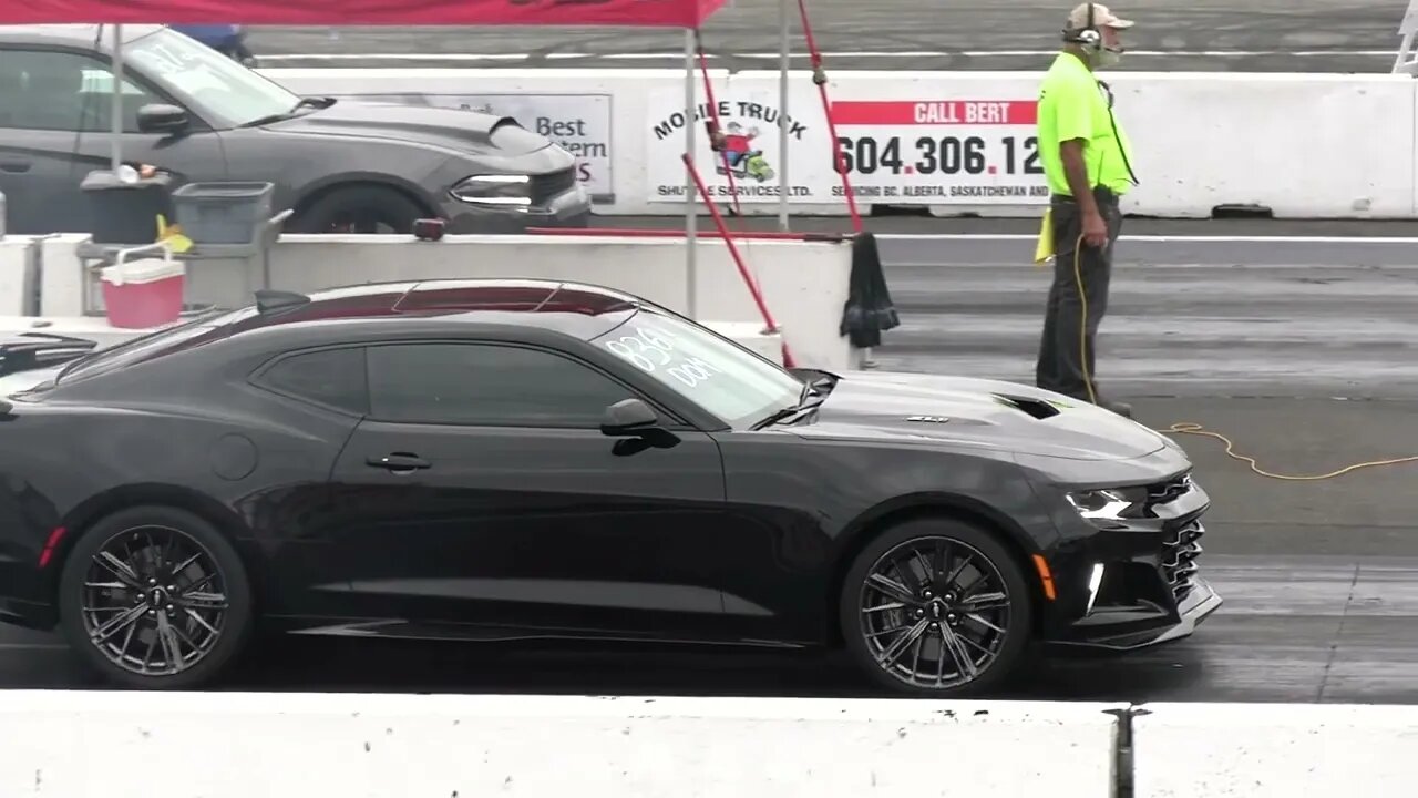 Hellcat vs ZL1 Camaro - drag racing-2