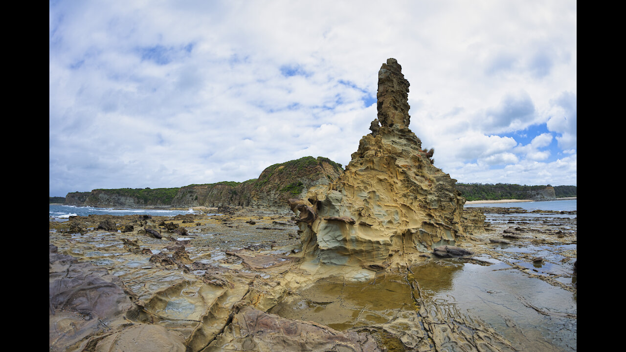 Eagles Nest rock, Australia