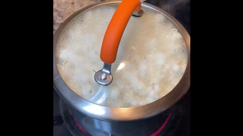 Making popcorn on the stovetop