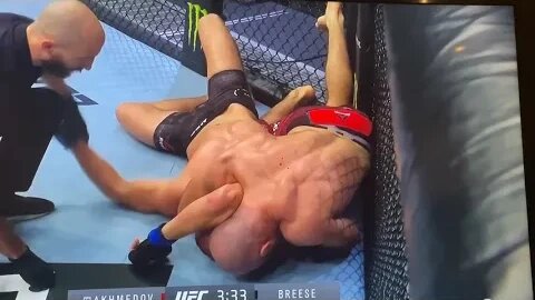 Referee blunder Omari Akhmedov allowed to hold choke until unconscious opponent wakes up to tap