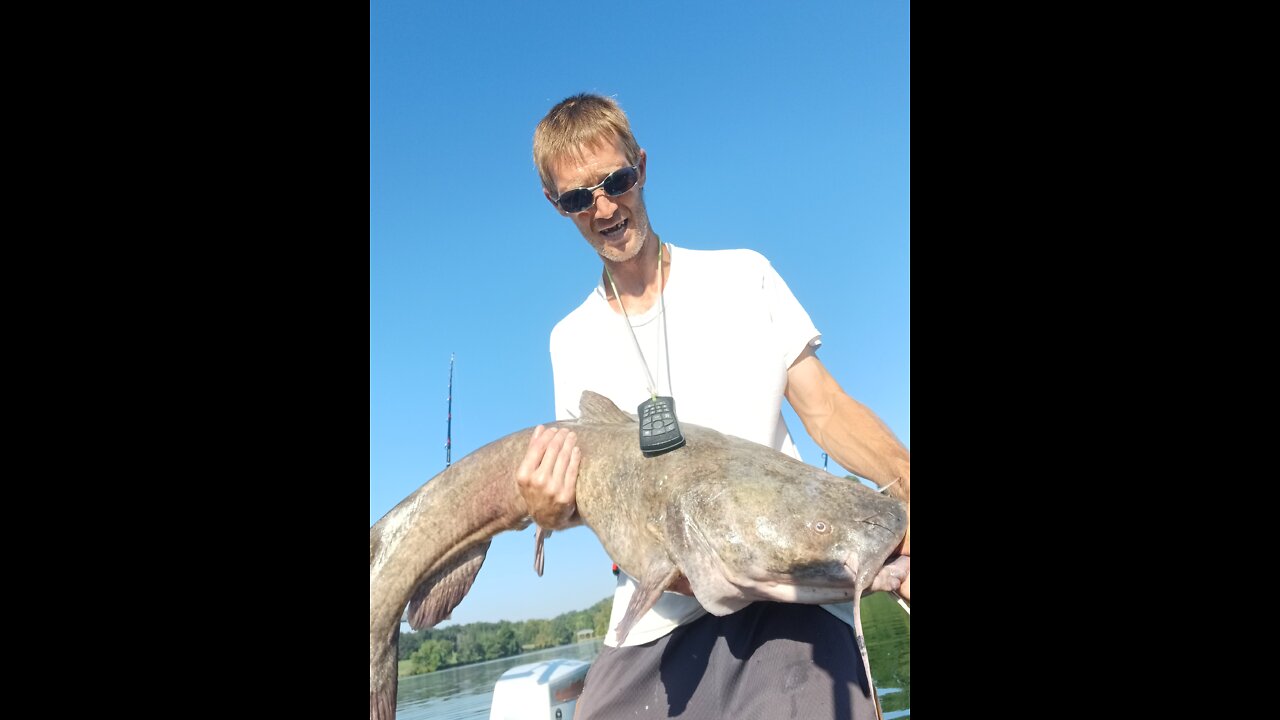 Flathead puts a bend in the rod
