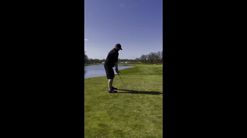 Playing a hole: 8th at Avalon Lakes