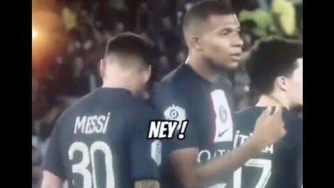 Look what pissed off mbappe does to messi