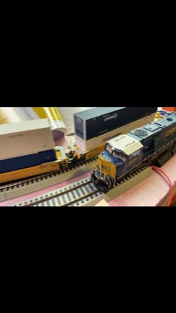 HO CSX EMD SD70MAC Light and Sound