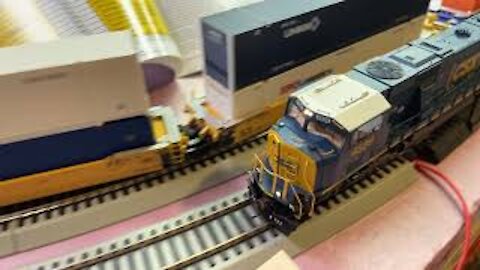 HO CSX EMD SD70MAC Light and Sound