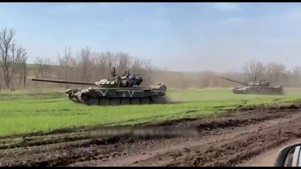 ★★★ Russian Armour Advancing Towards Slavyansk