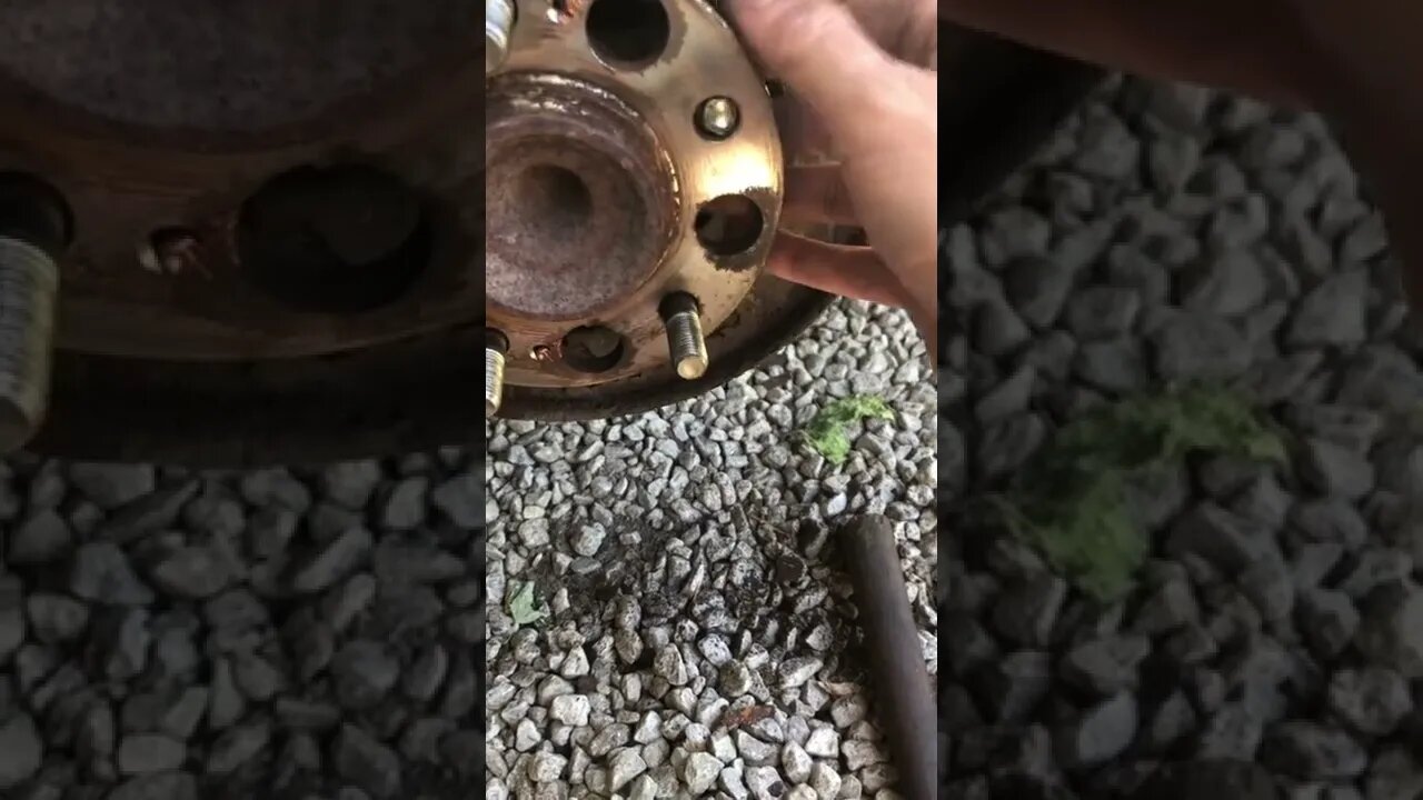 Hyundai Elentra, 2009 wheel lug replacement « no cutting required »