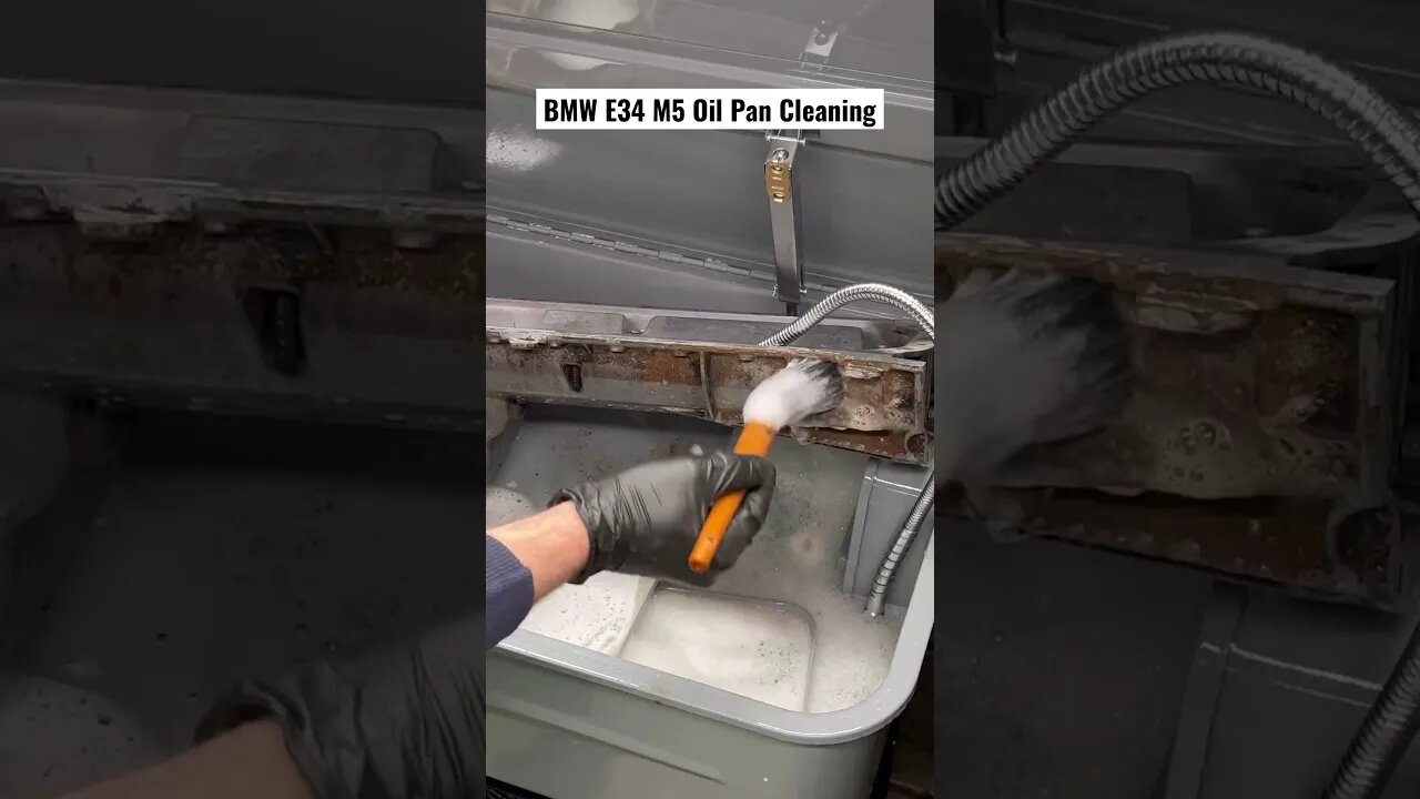 BMW E34 M5 Oil Pan Cleaning #mechanic #bmw #car #automobile #bmwm5 #bmwe34 #diy #restoration