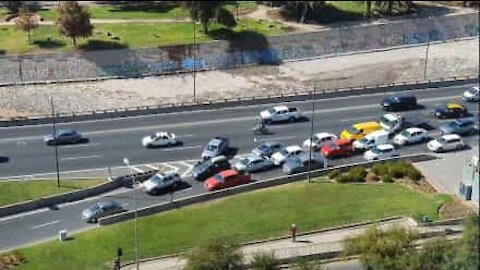 La bêtise d'un automobiliste provoque un embouteillage