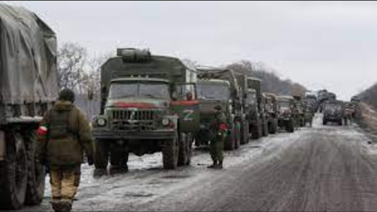 Ukraine: Soldier fires his gun and yet civilians stop an army convoy just with their hands & voices