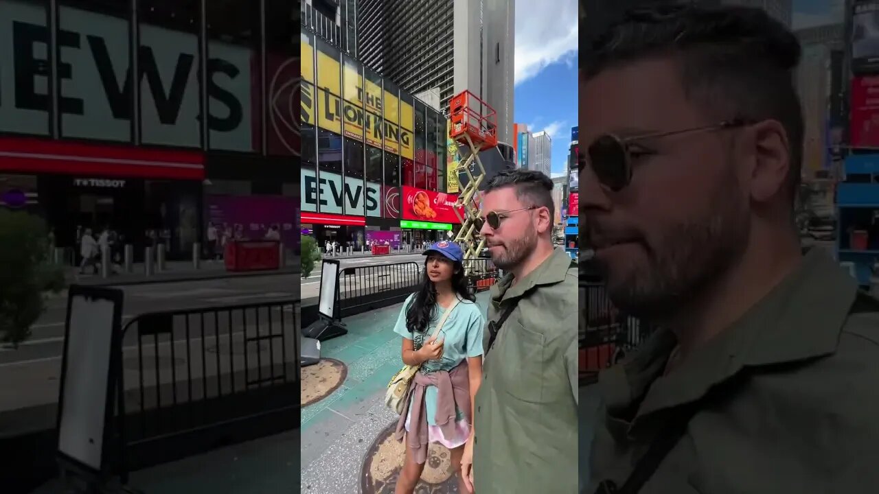 Confused Tourist Interrupts a YouTuber (feat. Pooja Tripathi)