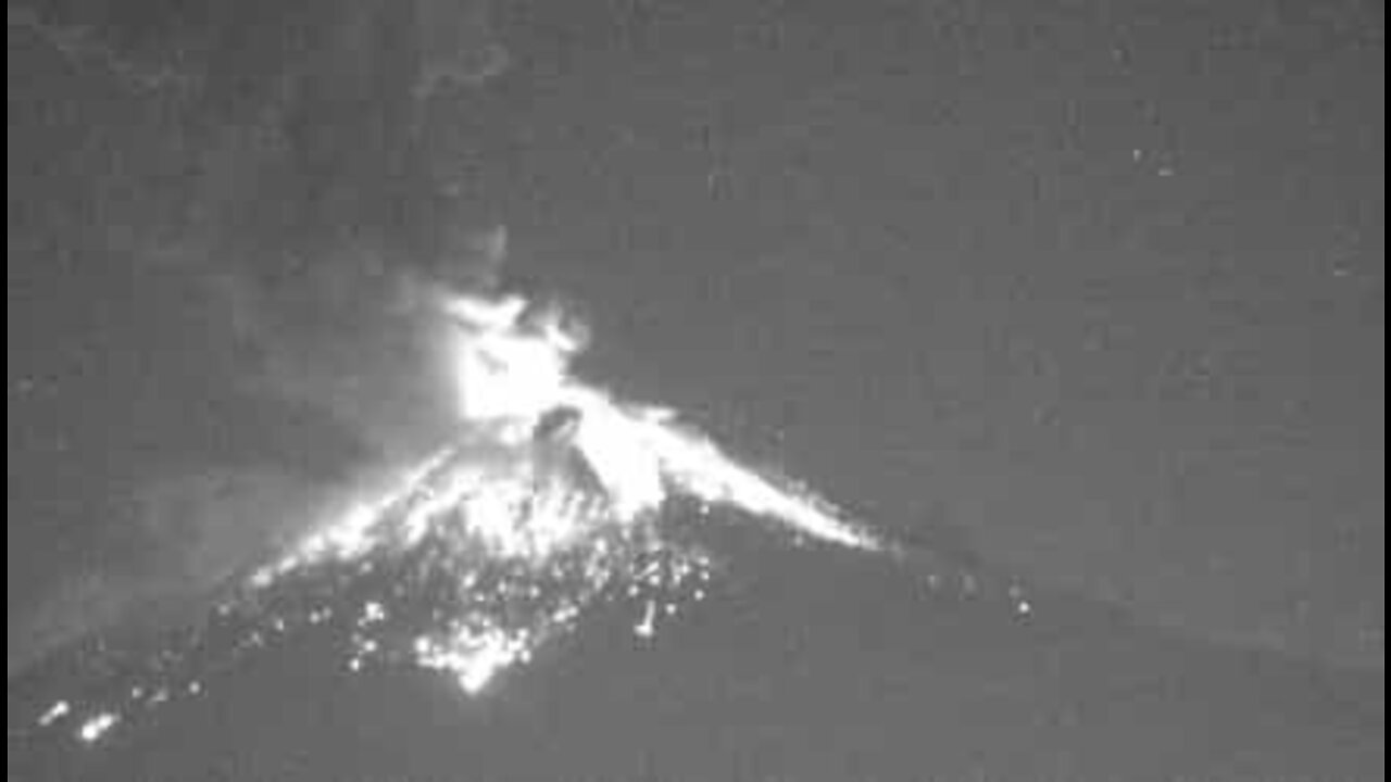 Spettacolare eruzione di un vulcano in Messico