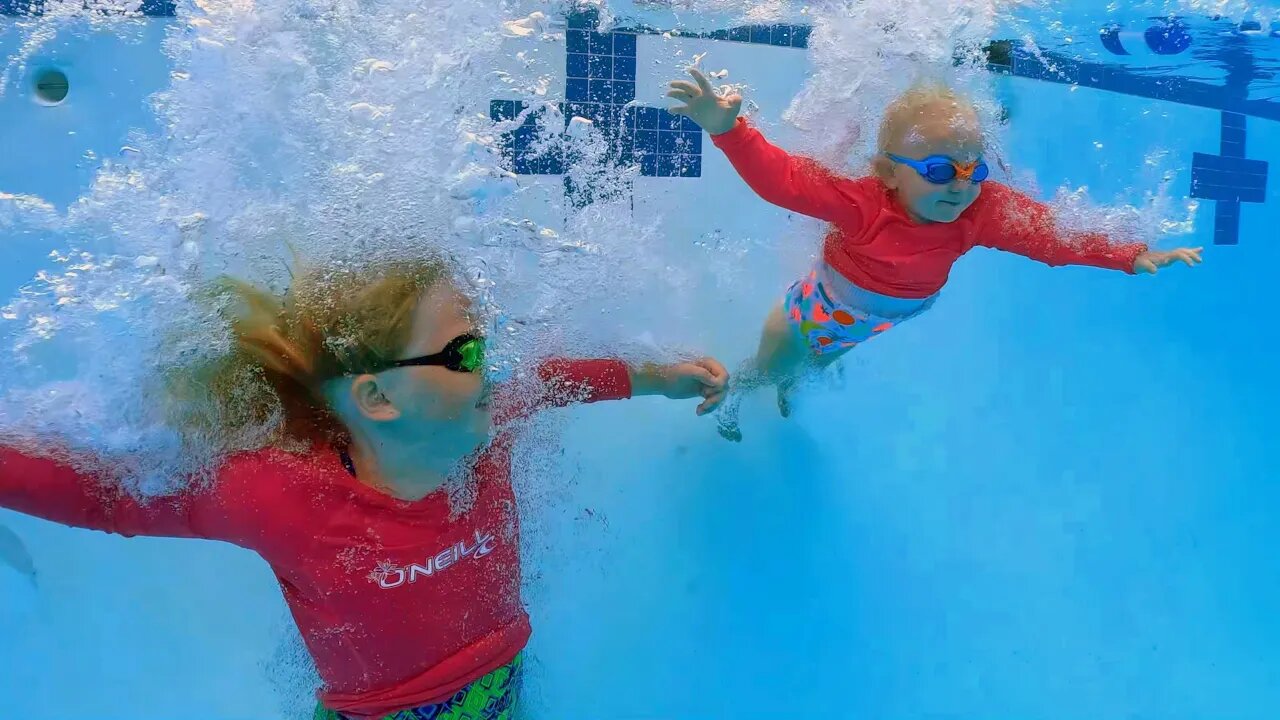 The girls Swimming Together