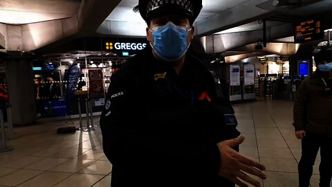 POLICE STOPPING PEPOLE WITH NO MASKS WESTMINSTER TUBE STATION 15 December 2021