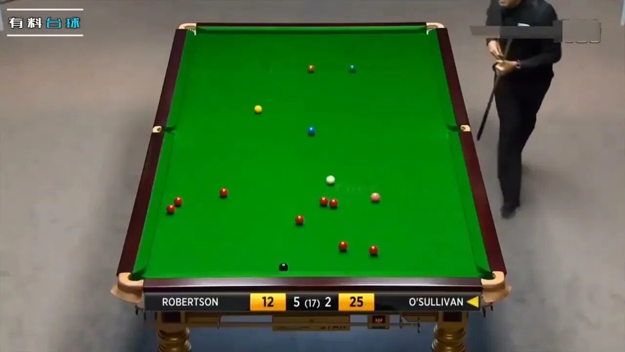 The + real + snooker + gentleman, + the referee gives a thumbs up