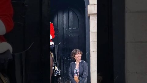 She thinks it's funny his reaction to leaning on his boot #horseguardsparade