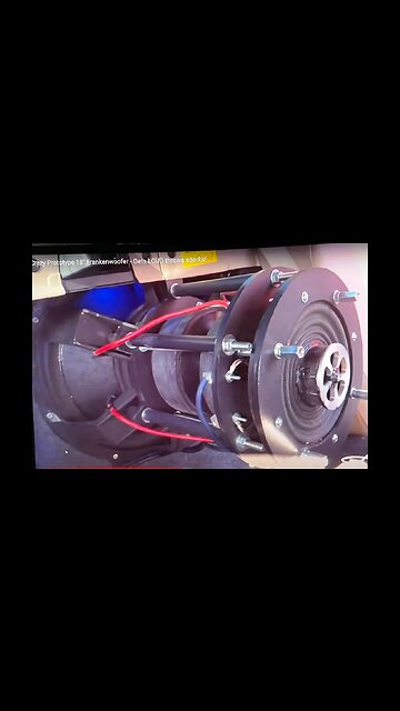 crazy “Frankenwoofer” bassin’ so hard it throw’s sparks! 🔊 🔊 💥 💥