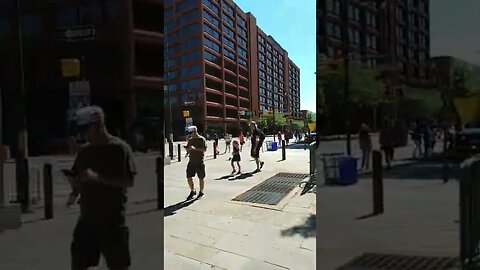 opposite sides of isle kind of at independence mall and constitution center