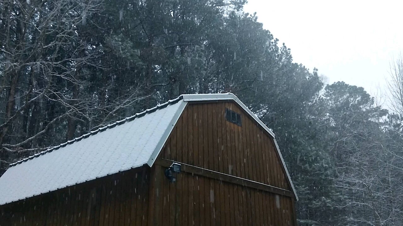 Snow today in Mississippi