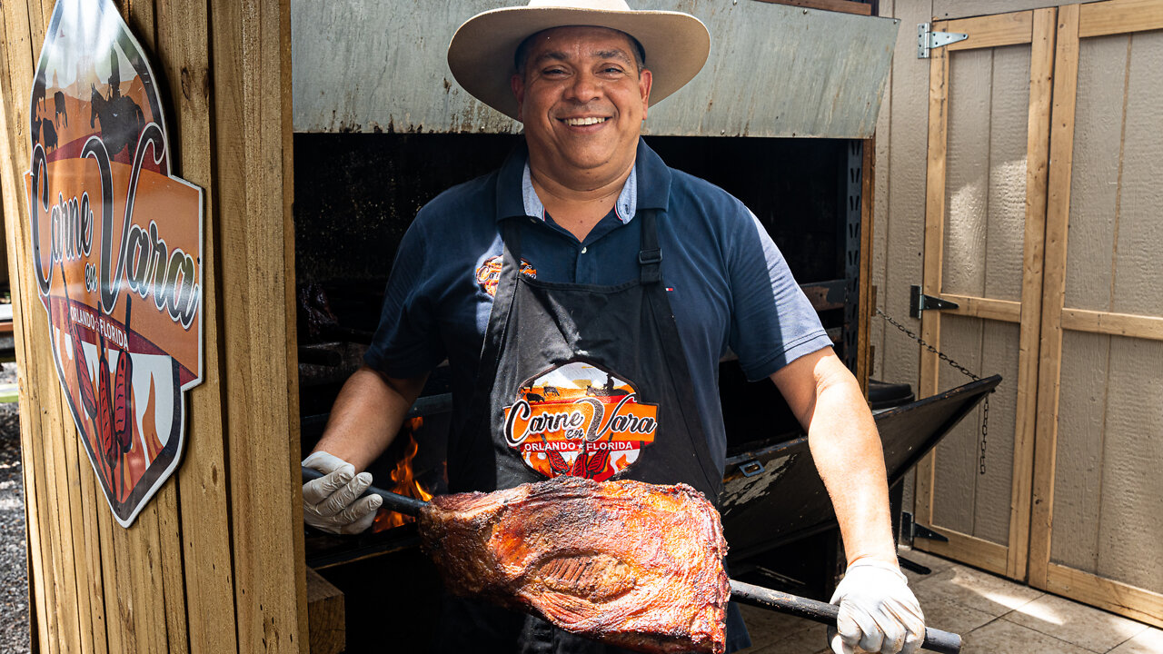 probando carne en vara en Orlando