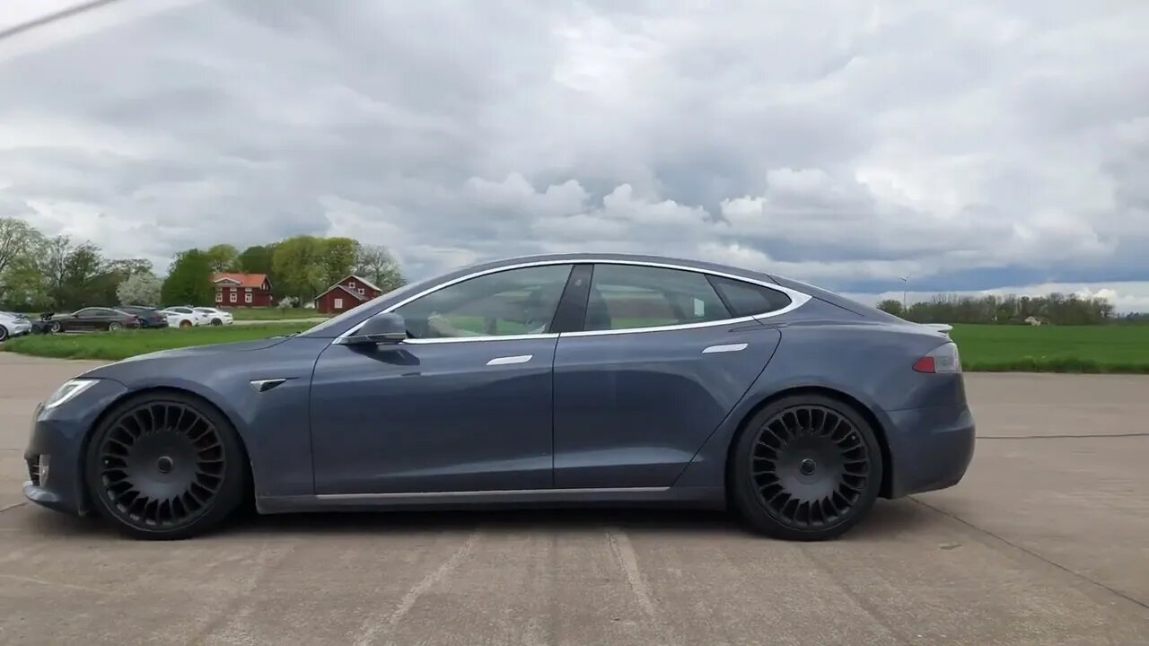 Will the 2022 Berlin built "825 HP" Tesla Model S Performance be as "fast" as this vs Porsche?