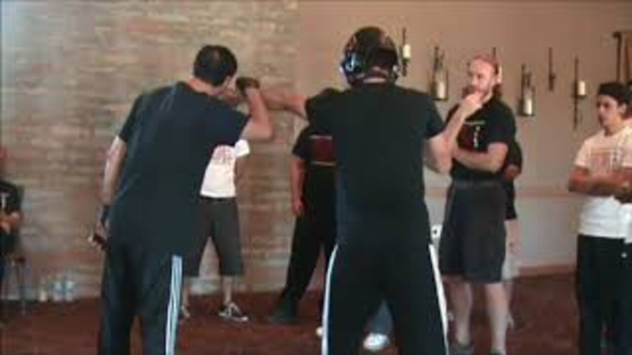 Wing Chun - Using angles to deal with a jab - Grandmaster Kwok 2013 Arizona Seminar