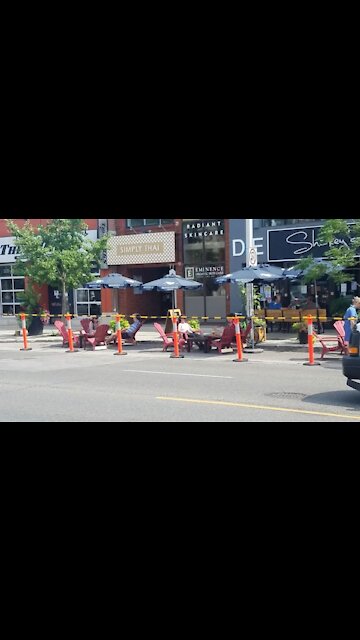 Here's What Ontario Bars & Restaurants Will Look Like This Summer Under The Reopening Plan