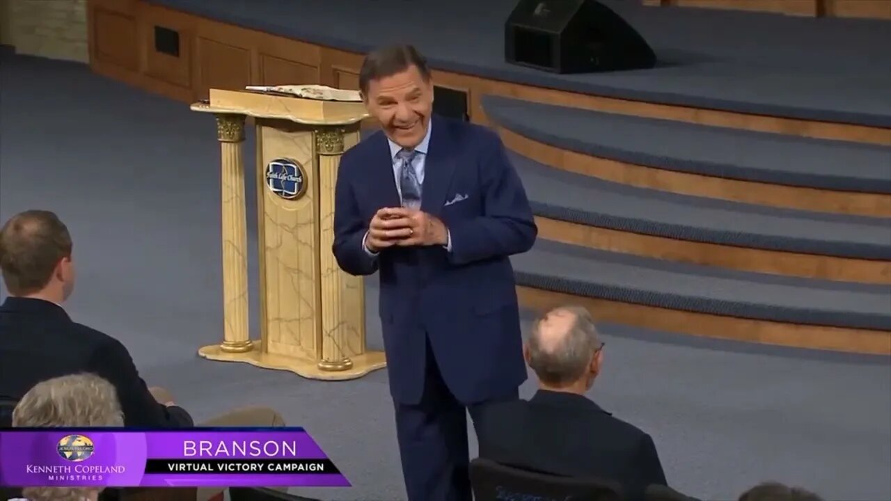 Kenneth Copeland, With the reporter, act crazed! Awkward!