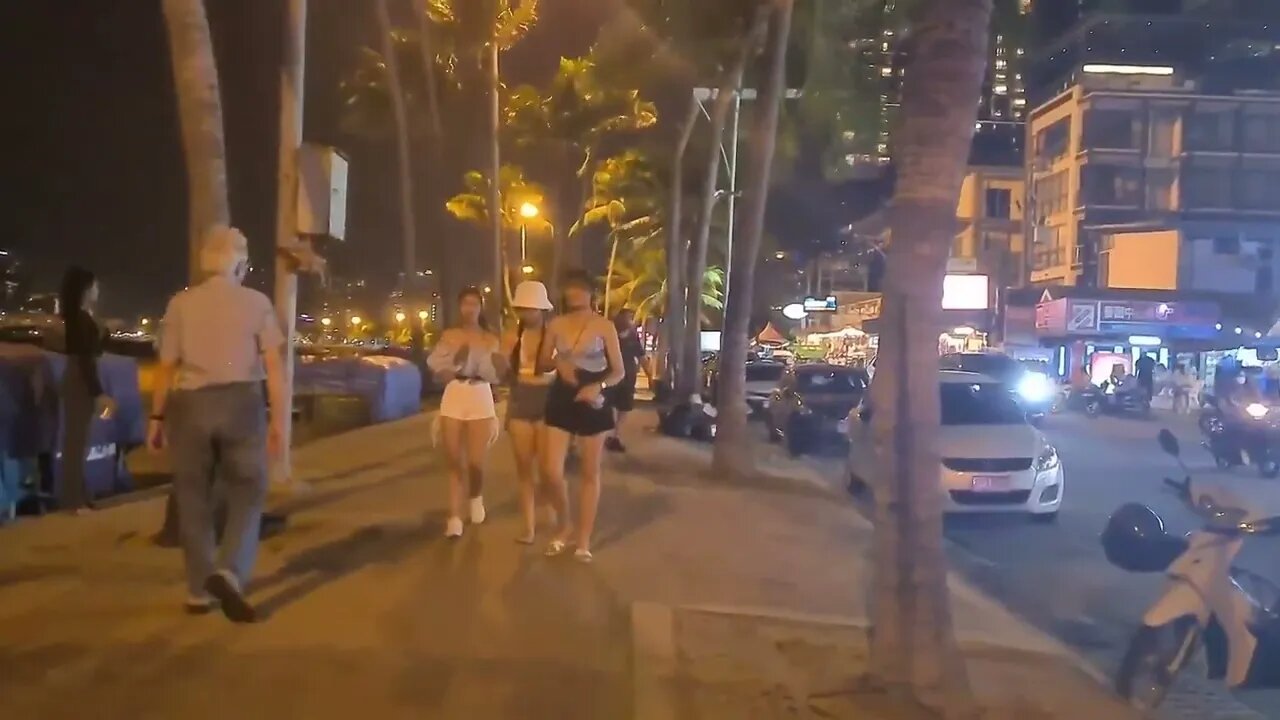 Pattaya Beach Road | Girls wait for customer