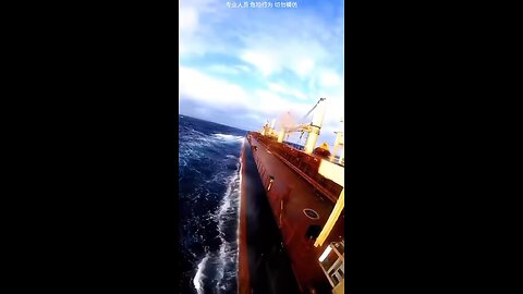 Big cargo ship in trouble!😱