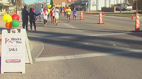 Thousands take part in Tulsa Route 66 Marathon