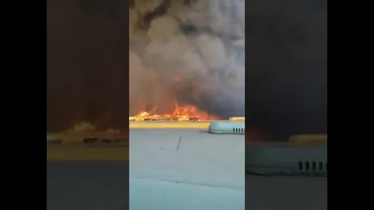 Incêndio atinge garagem do transporte coletivo e queima mais de 35 ônibus, em Londrina