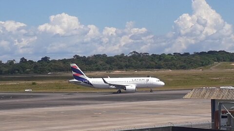 Airbus A320-273N PR-XBA pousa em Manaus vindo de Porto Velho