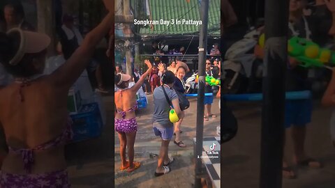 Songkran Day 3 Pattaya #songkran2023 #songkranfestival #pattayabeach #lifestylechange #carloselysee