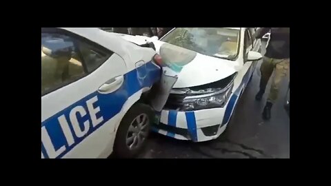Accident Lineup in Lahore.. Honda Civic, City and 3 Police vehicles | Irfanistic |